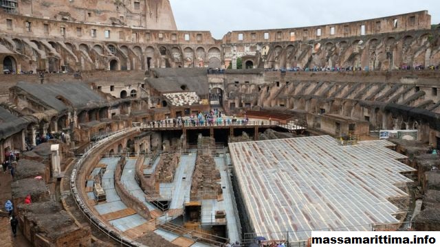 Amfiteater Romawi Di Italia