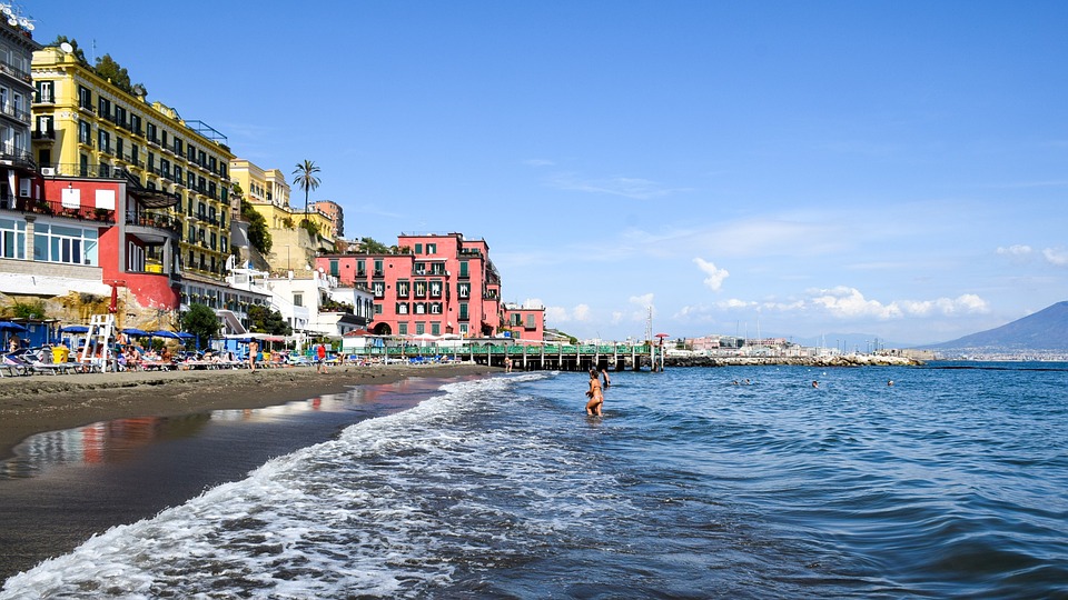 Rekomendasi 10 Pantai Terbaik di Napoli, Italy