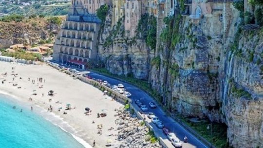 10 pantai terbaik di Italia