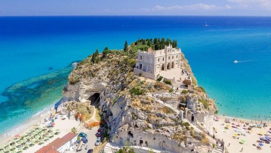 10 Destinasi Pantai Terbaik Di Italia