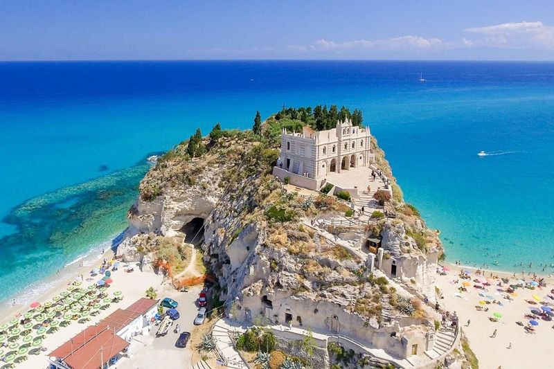 10 Destinasi Pantai Terbaik Di Italia