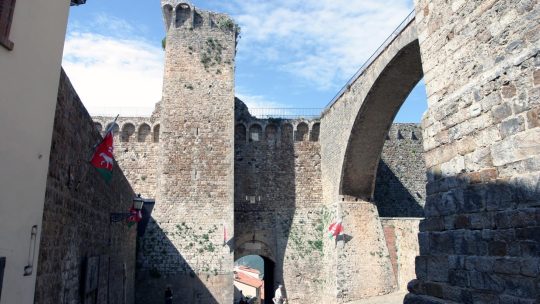 Jelajahi Bukit dan Panorama Indah di Sekitar Kota Tua