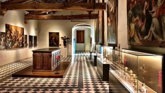 Temukan Pesona Seni dan Museum di Massa Marittima